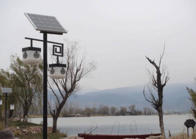 太陽能路燈要保證充足的照明時間和亮度